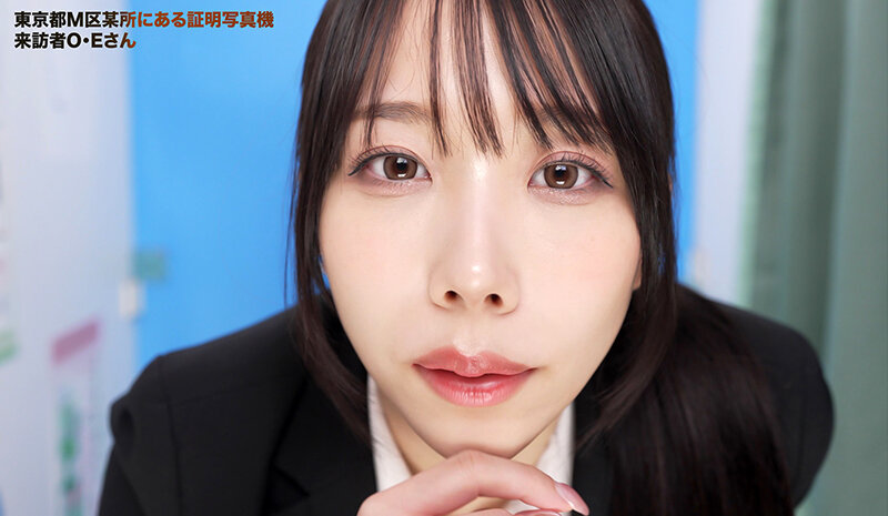 1sgki00038│ここで撮影した写真を貼れば絶対合格するというピストンバイブ証明写真ボックス リクルートスーツの女子大生がどんなに突かれても笑顔をキープ││企画