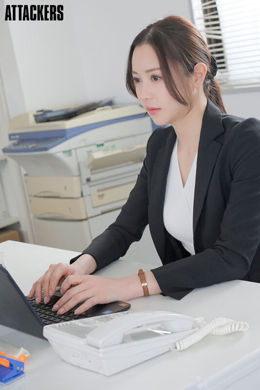 無能な部下にクリトリスを「吸うやつ」で下半身ガクガクになるまでイカされ続けた女上司 白峰ミウ│白峰ミウ│独占配信│atid00637