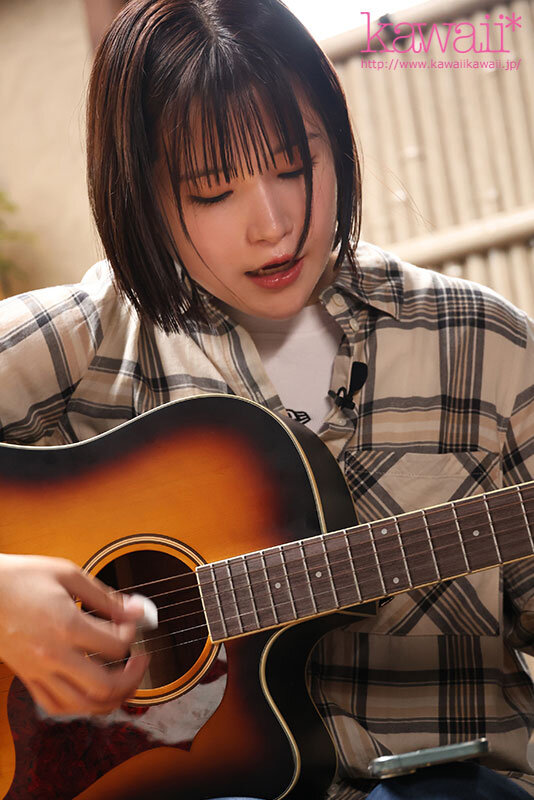 ここ最近100人以上観客集まった注目シンガーが、歌手有名になる前に変態プレイを体験したくてこっそりAV出演デビュー！ 変態むっつりすけボーカル 岐阜県出身 溝端恋│溝端恋│ハイビジョン│cawd00929