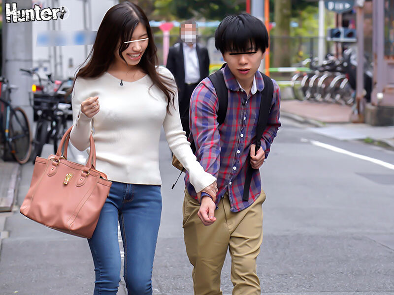 「おち○ちん大きくなっちゃったの？叔母さんがなんとかしてあげるね」叔母と水泳の練習にプールへやってきたボク。でも叔母さんのセクシーな水着姿と周りの水着女性にフル勃起でプールから出られない！慌てた叔母さんがこっそりと手でヌいてくれました。でも叔母さんも…││ハイビジョン│ckck00008