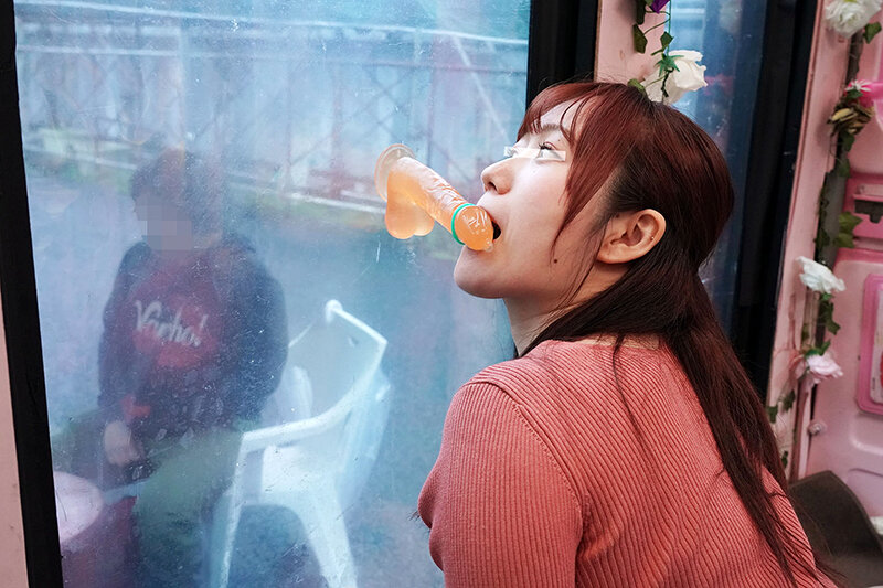 一般男女モニタリングAV×マジックミラー便コラボ企画 愛する夫の目の前で路上NTR！清楚な人妻が「お口だけでコンドーム装着」に挑戦！2 ノーハンドでデカチンを咥えたご無沙汰妻のオマ○コは欲しがり汁が溢れ出す！旦那の目の前で寝取って最後はゴムを外して生中出し！││ハイビジョン│dvmm00283