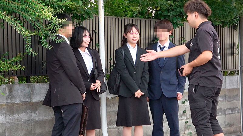 顔出しMM号 新社会人限定 ザ・マジックミラー 社内カップル交換企画！同僚同士の新卒男女4人組が「連続中出しスワッピング脱出ゲーム」に挑戦！大好きな恋人の目の前でイケナイと思いつつも同期の彼チ○ポを生挿入！すぐ横に彼氏がいるのに連続射精中出しSEX！合計中出…││ハイビジョン│dvmm00331