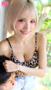 男友達みたいな距離感だった幼馴染と10年ぶりに再会したら… 急成長した巨乳ビッチギャルに筆おろし中出しで15発搾られた僕たち… 春陽モカ│春陽モカ│独占配信│mngs00024