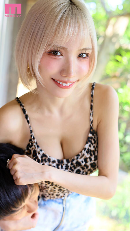 男友達みたいな距離感だった幼馴染と10年ぶりに再会したら… 急成長した巨乳ビッチギャルに筆おろし中出しで15発搾られた僕たち… 春陽モカ│春陽モカ│独占配信│mngs00024