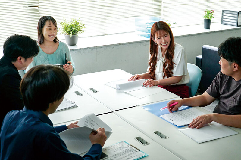 人妻PTA会長 保護者の男女が集う会合で巻き起こる…。子供には絶対内緒の淫らな背徳デカチン不倫 波多野結衣│波多野結衣│独占配信│ngod00304