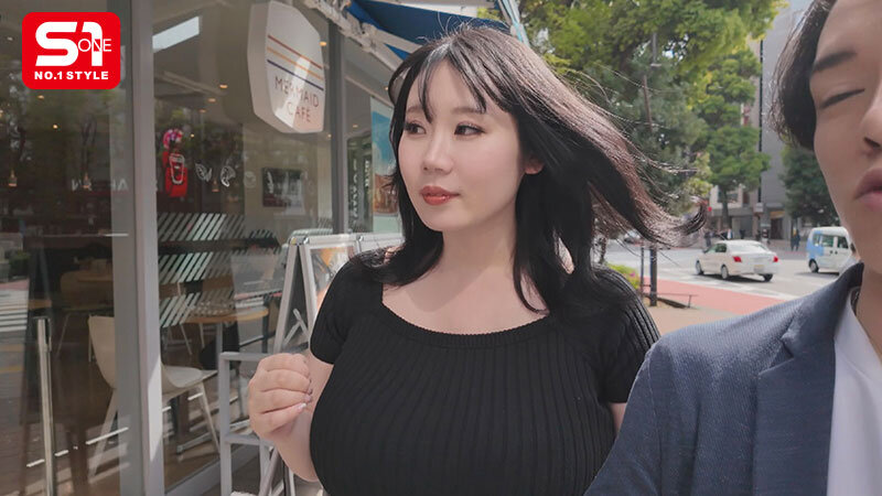 街行く男の視線を独占する 10度見級Kカップのエッロい女を連れて デカ乳露出街ぶらりした後ホテルに入って即ハメSEXしたくない？ みなみ羽琉│みなみ羽琉（みなと羽琉）│ハイビジョン│sone00978